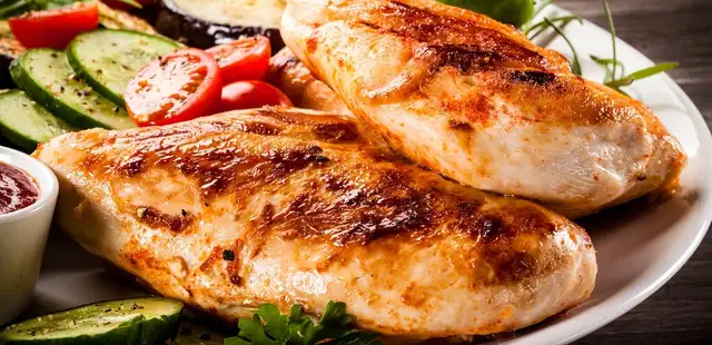 Se joga nessa receita de frango grelhado com molho de abacaxi