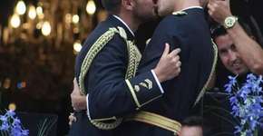 Pela primeira vez na Espanha, policiais casam de farda