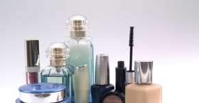 Perfumes, roupas e cosméticos com descontos de até 90%