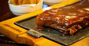 Rock & Ribs garante a diversão do happy hour com costelinha, música, sinuca e boliche!