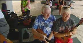 Banda de aposentados dispensa amplificador para continuar a tocar