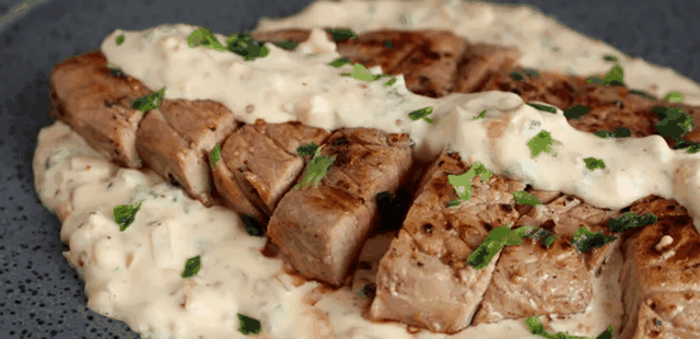 Receita prática de carne ao molho de cebola que é pura cremosidade