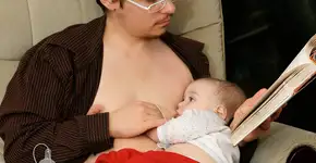 Homem trans gay fala sobre sua experiência de amamentar o filho