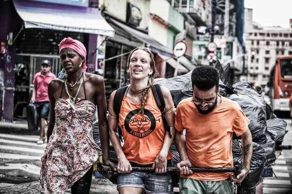 O movimento auxilia as pessoas na cracolândia e organiza eventos culturais