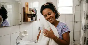 Fim do amaciante de garrafa: a preferência agora é por esta mistura de vinagre e glicerina mais barata e eficiente