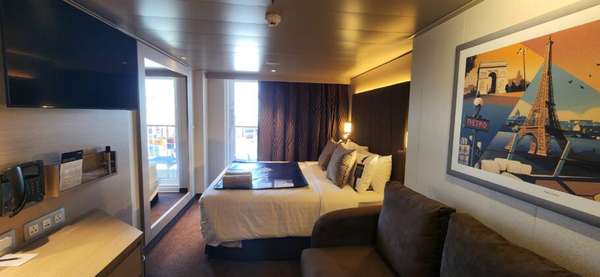 Interior de uma das cabines do MSC World America