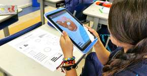 Professora de ciências inova com aulas repletas de tecnologia