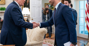 Assessor de Trump revela à Globo cena vergonhosa de Eduardo Bolsonaro