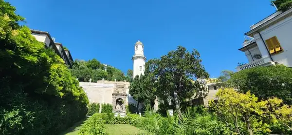 Jardins de um palácio na Antigos palácios da Via Garibaldi 