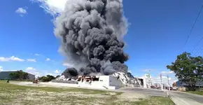 Incêndio de grandes proporções destrói loja da Havan na Bahia