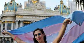 Dia da Visibilidade Trans: Cantora lírica ensaiava escondida