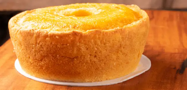 Você precisa fazer essa receita de bolo de pão de queijo: leva ingredientes simples e fica delicioso
