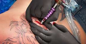 Tatuadores são treinados para ajudar no combate ao câncer de pele