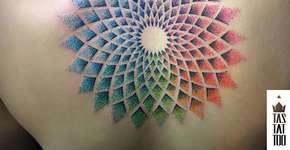 Veja tatuagens feitas com a técnica de pontilhismo e aquarela