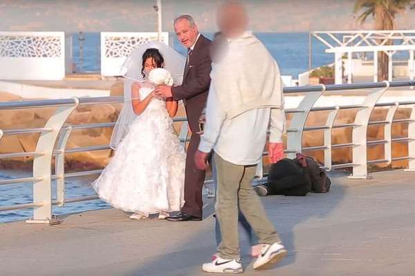 Experimento testa reação de público ao ver casamento de homem de 50 anos com criança de 12 