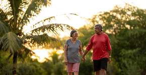 Este sinal precoce de Alzheimer pode ser notado ao caminhar