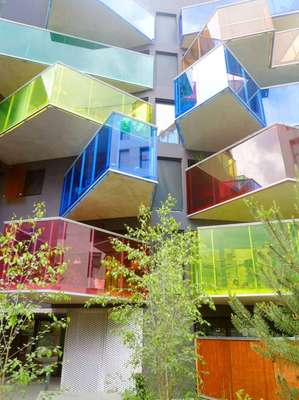 10. Prédio com varandas coloridas, Boulogne-Billancourt, França