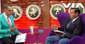 Pastor pisa em bandeira LGBT e ora pela ‘cura’ de apresentador