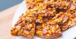 Pé de moleque com leite condensado em 12 minutos