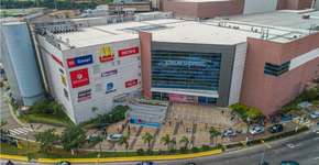 Parque de camas elásticas agita as tardes no Atrium Shopping