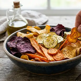 Featured mobile: Chips de legumes no forno super crocantes que viciam; veja como fazer