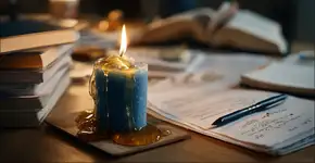 Simpatia de vela azul com mel para passar em concursos