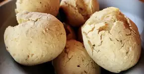 Pão sem queijo macio por dentro e crocante por fora