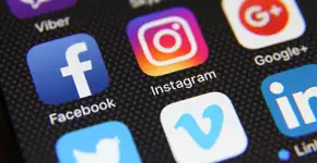 Qual o peso das redes sociais na educação dos adolescentes ?