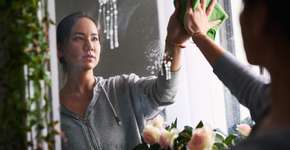 Saiba como limpar seu espelho sem deixar manchas