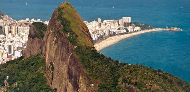 Trilha guiada sobe os 533 metros do Morro Dois Irmãos