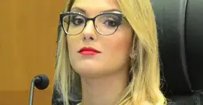 Deputada denuncia secretário do MT que divulgou foto de camisola