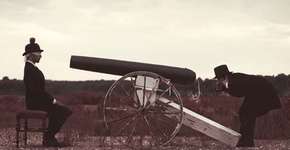 Fotógrafo com ‘paralisia do sono’ ilustra seus medos em série fotográfica