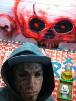 As tatuagens nos olhos podem trazer uma série de riscos (Reprodução)