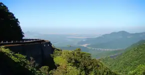 Vila em São Paulo guarda trilha secreta que leva até cachoeira impressionante