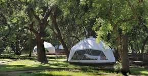 Vinícola no Chile oferece hospedagem em domos e cabanas