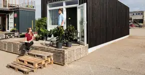 Vila universitária é construída com contêineres reciclados