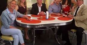 Elenco de ‘Anos Incríveis’ se reencontra 21 anos depois do término da série; veja as fotos