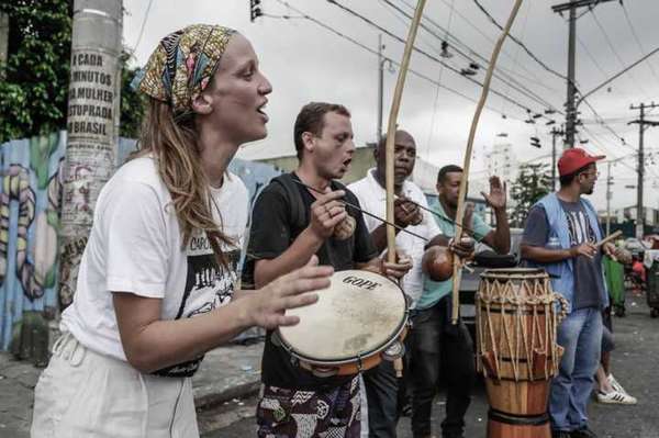 O movimento auxilia as pessoas na cracolândia e organiza eventos culturais