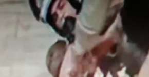 PMs dão mata-leão e socos em homem negro em MG