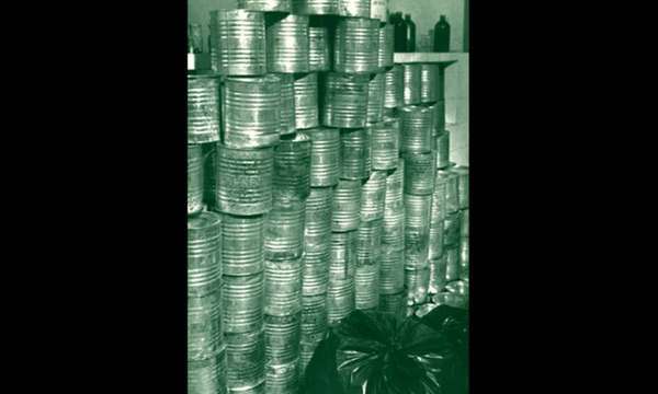 Milhares de latas são recolhidas pela polícia. (crédito: divulgação)