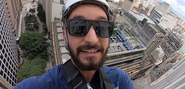 Já imaginou fazer rapel no prédio mais icônico do centro de SP?