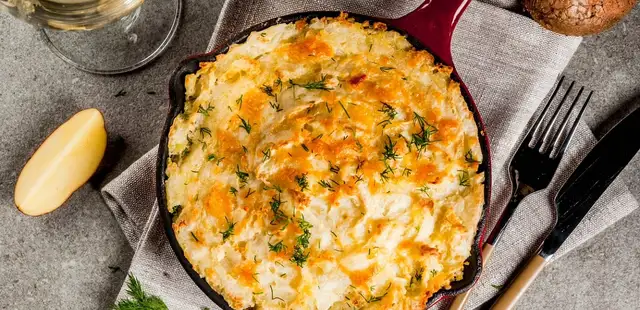 Torta de frango fácil na frigideira para um lanche perfeito