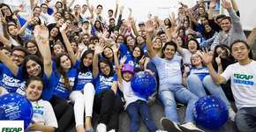 Trote solidário arrecada meia tonelada de alimentos para doação