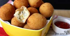Aprenda a fazer bolinha 2 queijos com massa de batata