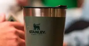 Vem verão: compre copo Stanley com até 55%OFF