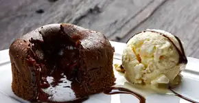 Faça este petit gâteau de dar água na boca de forma fácil e rápida