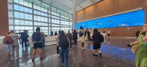 Passageiros chegam para inauguração do MSC World America