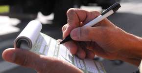 Projeto de lei pode arquivar multas de motoristas sem CNH