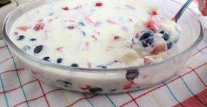 Salada de frutas cremosa e refrescante; aprenda a fazer