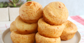 Pão de queijo de liquidificador é delicioso e fica pronto em 3 passos fáceis